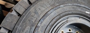1 kos pnevmatika Michelin Stabil X XZM 16.00 R25, na jeklenem 
platišču