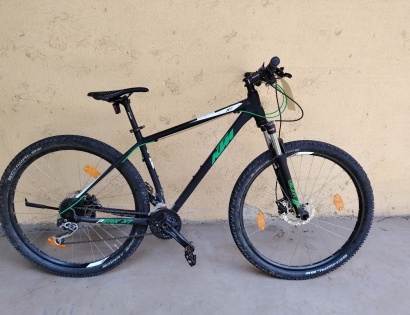 1	Vrsta premičnine: rabljeno gorsko kolo
Znamka: KTM Peak XT
Opis: 29 col, okvir 48 cm, črne barve,š
