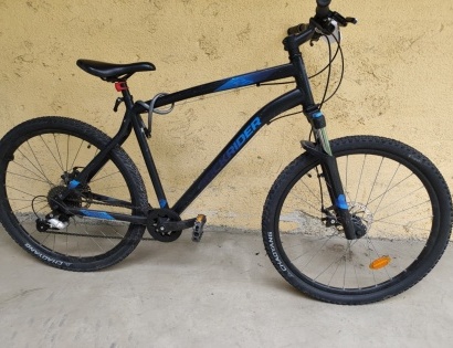 1.	Vrsta premičnine: rabljeno gorsko kolo
Znamka: Rockrider ST120
Opis: črne barve, ser. št.1551404