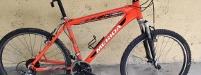 1.	Vrsta premičnine: rabljeno kolo
Znamka: Merida Matts sport 300
Opis: rdeče barve, št. okv. P4HH18