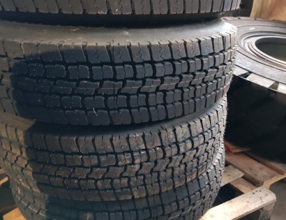 4 kos pnevmatika Fulda Wintercontrol 295/80 R22.5, na jeklenem platišču.