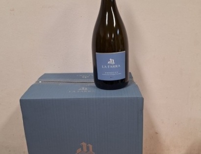 Belo, peneče vino v steklenici 
LA FARRA PROSECO, BRUT, 
0,75 l, Alk. 11,0 % vol, letnik 2025. Proiz