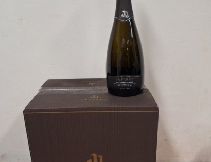 Belo, peneče vino v steklenici 
LA FARRA VALDOBBIADENE PROSECO SUPERIORE D.O.C.G., EXTRA BRUT, 
0,75