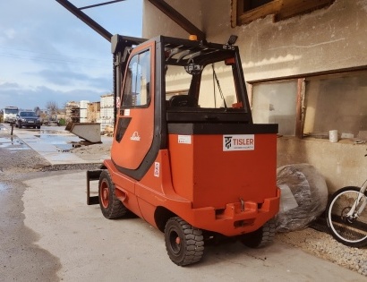 ELEKTRIČNI VILIČAR LINDE E35, NOSILNOST 3.500 kg, 
LETNIK 1994