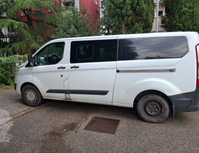 FORD TRANSIT CUSTOM/2,2 TDCi 114, prva registracija 2014. Tovorno vozilo s podaljšano kabino, 6 sede
