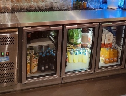 GOSTINSKI PULT S HLADILNIKI SPODAJ, cca. 5 m, INOX