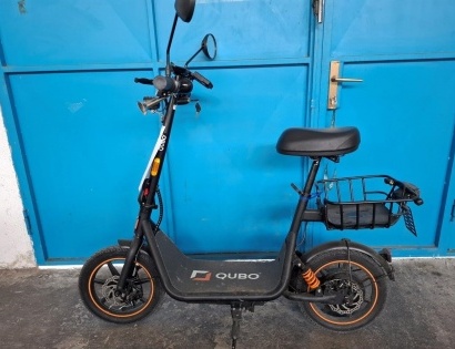 Lahko električno motorno vozilo – E-skiro znamke QUBO, tip: Best 14, številka šasije:
R1R1W3113PX000 Lahko električno motorno vozilo – E-skiro znamke QUBO, tip: Best 14, številka šasije:
R1R1W3113PX000