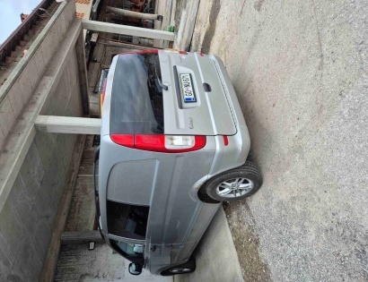 MERCEDES BENZ VITO 115 CDI - FURGON S PODALJŠANO KABINO, SIVE BARVE, PRVA REG: 2008