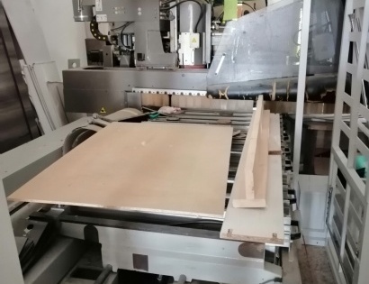 Na prvi spletni javni dražbi se prodaja rabljen CNC Stroj Morbidelli, Model A 503, Ser št. AL 4274,