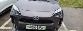 Osebni avto TOYOTA YARIS CROSS. Vozilo ni registrirano, nima prometnega dovoljenja niti ključev. V v
