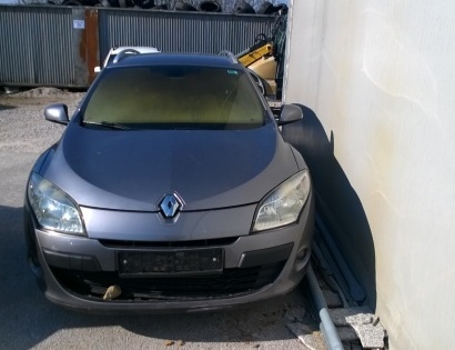 Osebni avtomobil RENAULT MEGANE
GRANDTOUR 1.9/DCI, letnik 2010,
VIN: VF1KZ1S0643714308. V vozilu je