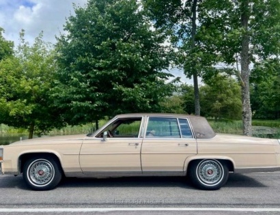 Osebno vozilo Cadillac Brougham letnik 1989. Izredno lepo ohranjeno ter v originalnem stanju. Regist
