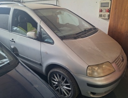 osebno vozilo VW SHARAN, vin: WVWZZZ7MZ2V010956, letnik 2001, manjkajo zadnji sedeži
Opomba: Vozilo