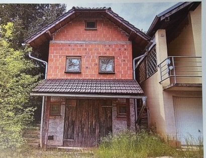 Počitniški objekt - vinska zidanica in zaraščen vinograd na parc. št. 1069 k.o. 168 - Dolina pri Len