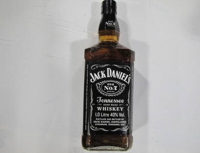 Prodajamo: 18 kos  alkoholne pijače Jack Daniels, 1L, alk. 40%, 18 kos alkoholna pijača Jagermeister