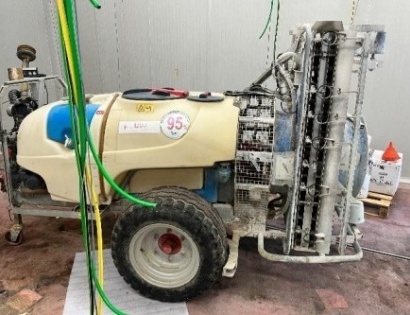 Pršilnik za traktor ZM 600 DT-V (PE) z dvema rezervoarjema (300 in 600 litrov) z elektronsko uravnav