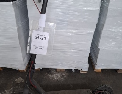Rabljeno – Električni SKIRO, znamke XIAOMI M365, črne barve, 16133/00893495 - brez polnilca