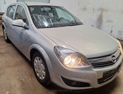 Rabljeno, osebno, motorno, vozilo:
Znamka: OPEL
Vrsta vozila: AF večnamensko vozilo
Tip: ASTRA / 1.7