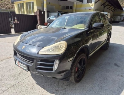 Rabljeno, osebno, motorno, vozilo:
Znamka: PORSCHE
Vrsta vozila: AC karavan
Tip: CAYENNE // AUT.
Dat