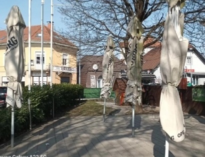 SENČNIKA VEČJA BELA 2X (KOM. = 450,00 €)