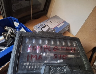 ŠKATLA Z ORODJEM, 2 KOM.