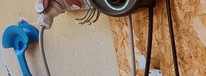 STENSKA POLNILNA POSTAJA ZA ELEKTRIČNA VOZILA, INOVATIVNA