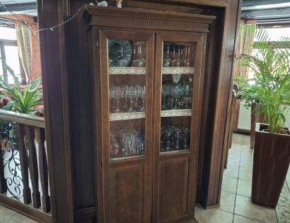 STRAINSKA OMARA - VITRINA, TIKOVINA, STARA CCA. 60 LET, RESTAVRIRANA 300,00