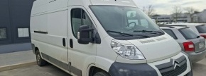 Tovorno vozilo Citroen Jumper 2.2 HDI, prevoženih 695588 km, z vidnimi znaki uporabe.