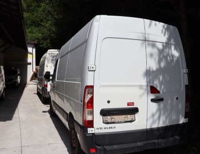 Tovorno vozilo Renault Master 2.3, letnik 2017, prevoženih 328457 km,  z vidnimi znaki obrabe.