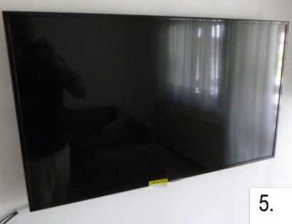 TV LCD SAMSUNG, s stenskim nosilcem