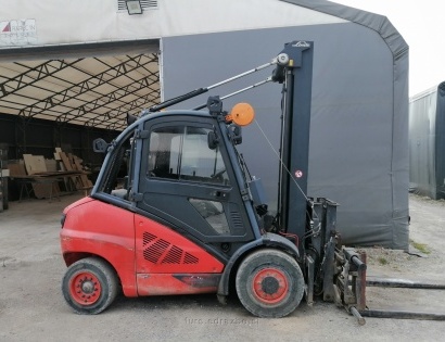 Viličar: LINDE
Model: HP50-1
Ser št.: H2X394C03540
Leto izd.: 2012
Nosilnost: 5 ton