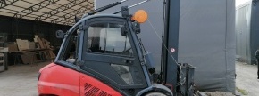 Viličar: LINDE
Model: HP50-1
Ser št.: H2X394C03540
Leto izd.: 2012
Nosilnost: 5 ton