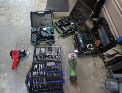 voziček z orojdjem Unior, kotni brusilnik Kawasaki, kotni brusilnik Workzone, baterijska vrtavka Isk