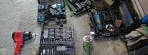 voziček z orojdjem Unior, kotni brusilnik Kawasaki, kotni brusilnik Workzone, baterijska vrtavka Isk