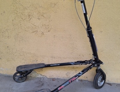 Vrsta premičnine: rabljen skiro - trikolo
Znamka: Trikke T78CS
Opis: ser. št. TFRMDA2DC9FU11789, poš