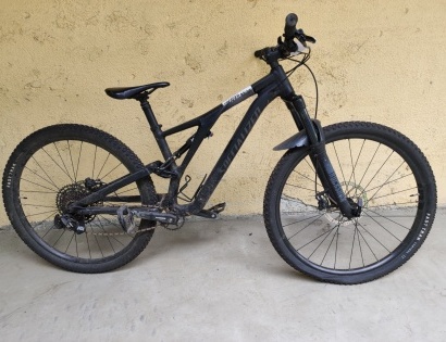Vrsta premičnine: rabljeno gorsko kolo
Znamka: Specialized Rockshox
Opis: temne barve, št. okv. WSBC