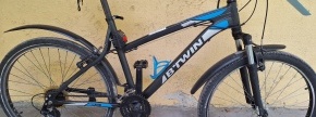 Vrsta premičnine: rabljeno kolo
Znamka: B-twin Rock Rider 340
Opis: črno modre barve, ser. št. 0000
