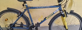 Vrsta premičnine: rabljeno kolo
Znamka: Scott Racing Xpert
Opis: modre barve, ser. št. M56B53960

Vr