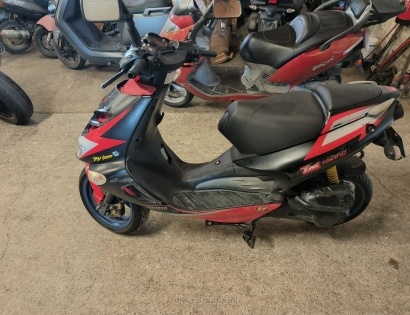 Vrsta prevoznega sredstva: motorno kolo 
Znamka: APRILIA SR 50
Datum prve registracije v SLO:  6. 5.