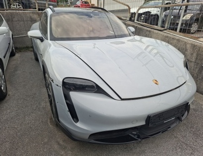 Vrsta prevoznega sredstva: rabljen osebni avtomobil 
Znamka: Porsche Taycan Turbo (elektro pogon)
Da