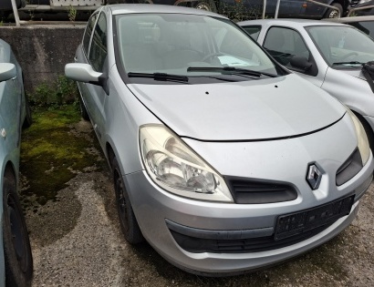 Vrsta prevoznega sredstva: rabljen osebni avtomobil 
Znamka: Renault Clio 1.2 16v
Datum prve registr
