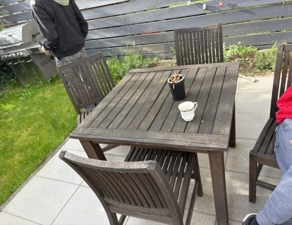 Vrtna lesena miza s 4 stolicami 0,9x0,9x0,76 m