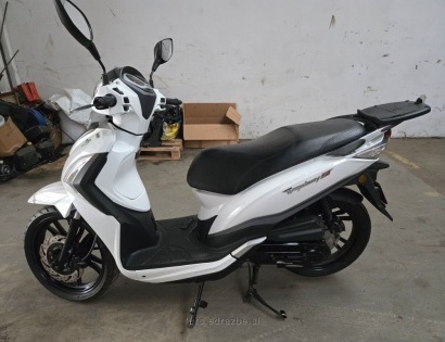 Znamka: SYM
Vrsta vozila: L1e-B dvokolesni moped
Tip: SYMPHONY ST / 25
Datum prve registracije: 13.